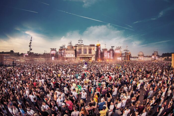 Diese DJs stecken in den ersten Line Up Phasen der deutschen Festivals ...